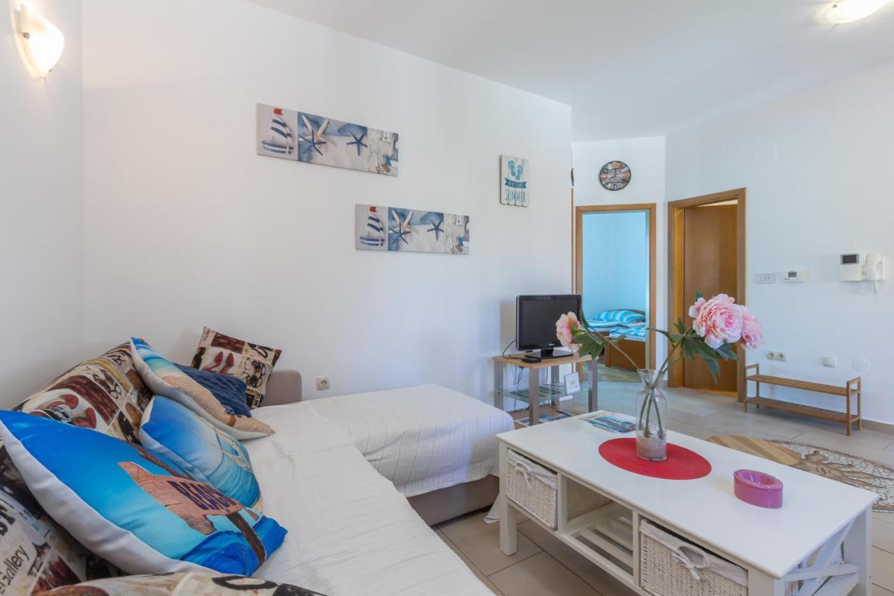 Apartments Ema & Mislav With Terrace バスカ エクステリア 写真