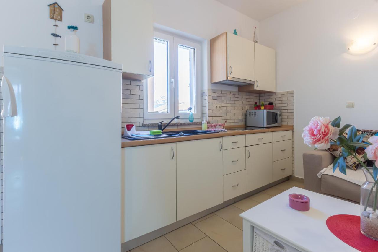 Apartments Ema & Mislav With Terrace バスカ エクステリア 写真